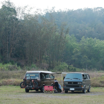 Unimoke MK 電輔車掛載於福斯露營車攜車架，台灣東海岸 Van Life 裝備組合