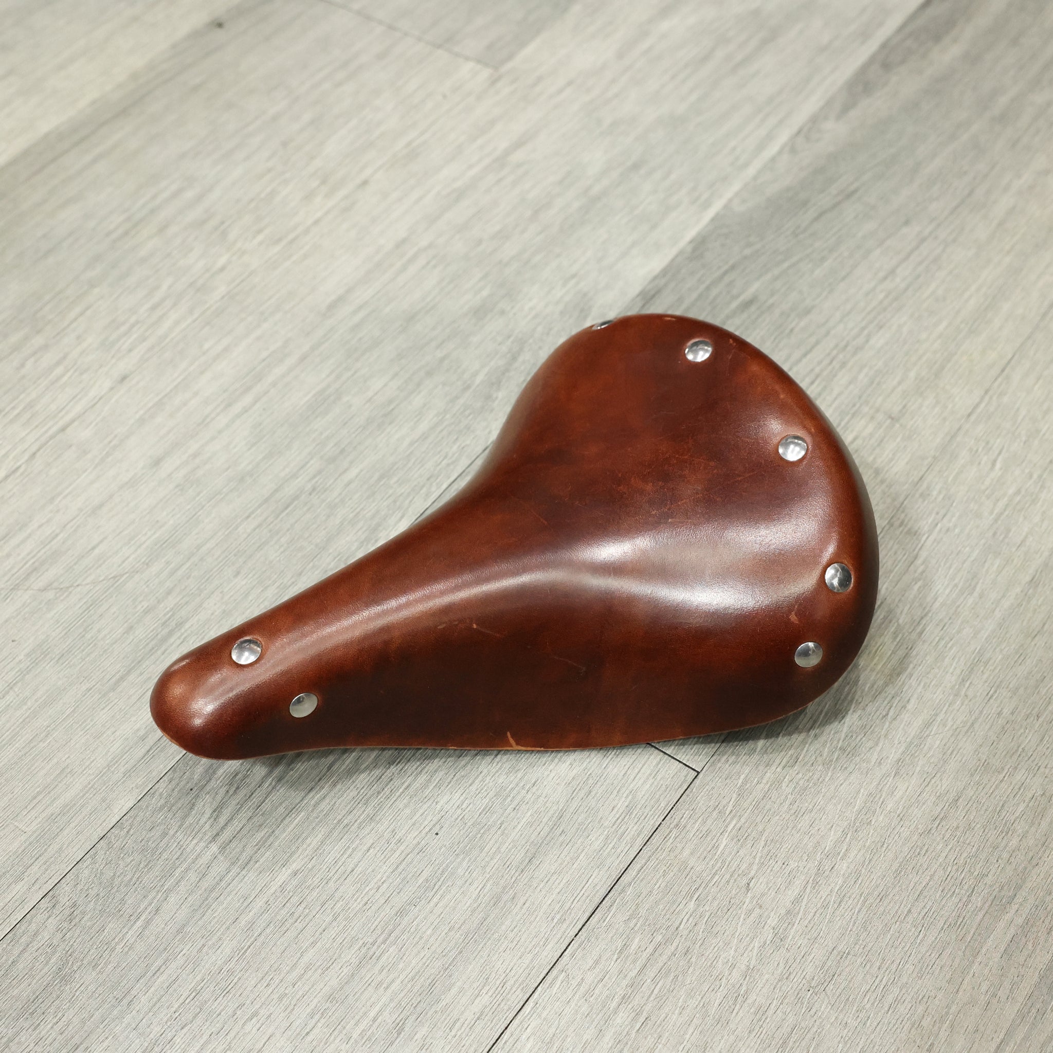 miniu 手工真皮鉚釘座墊