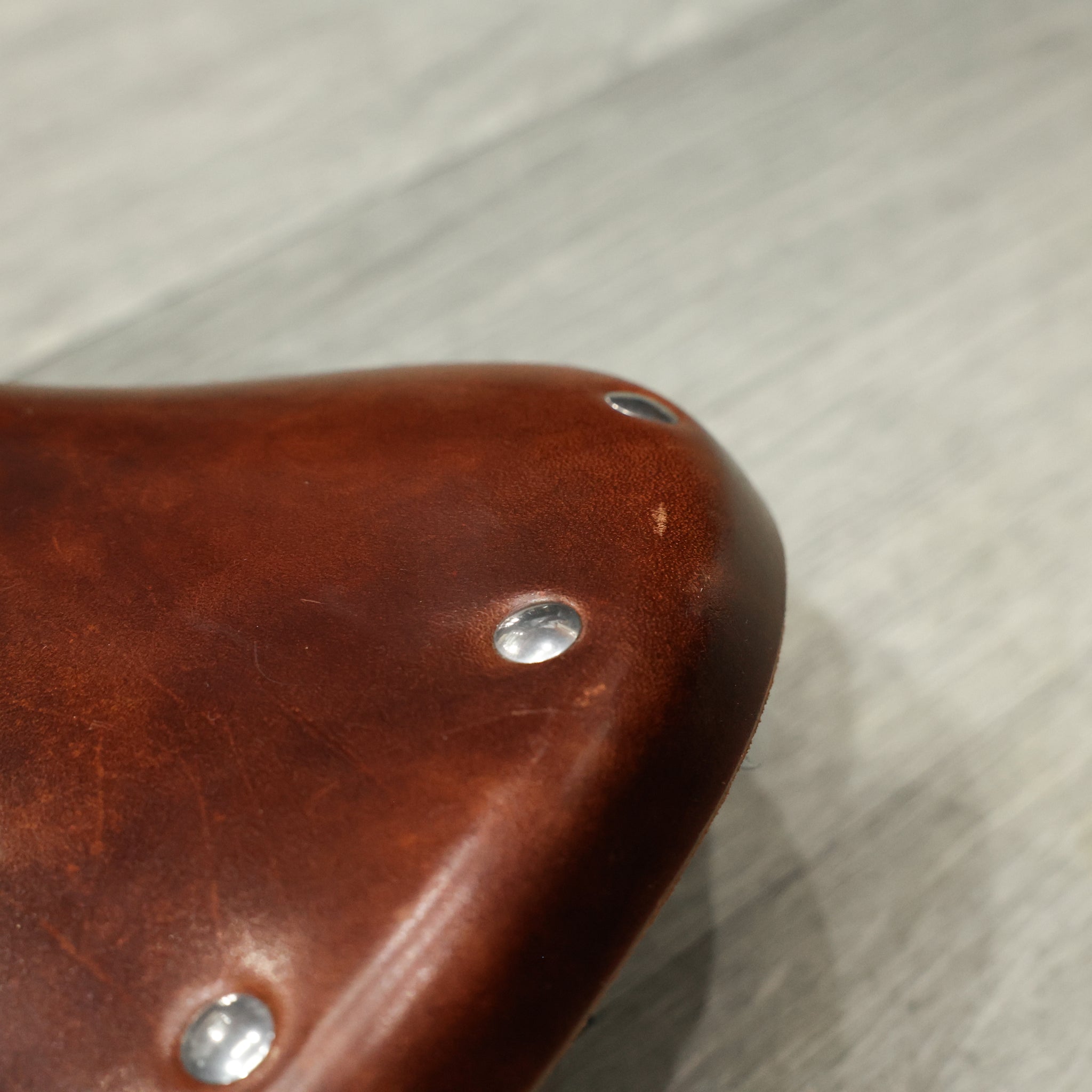 miniu 手工真皮鉚釘座墊