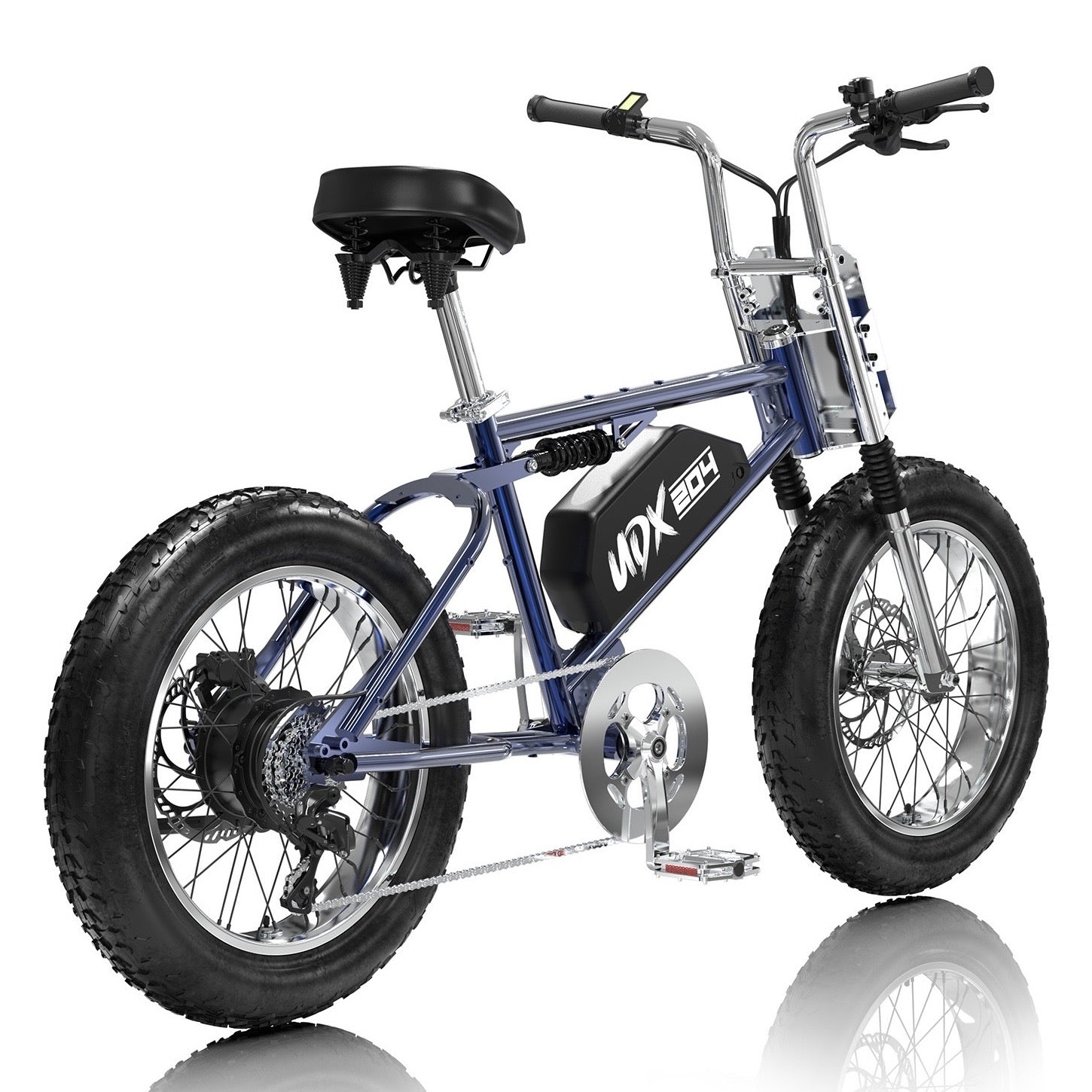 UDX 清漆寶石藍以透明塗層完整呈現鉻鉬鋼車架的金屬紋理與焊接細節，結合專屬亮銀金屬配件，營造通透卻強烈的視覺層次。