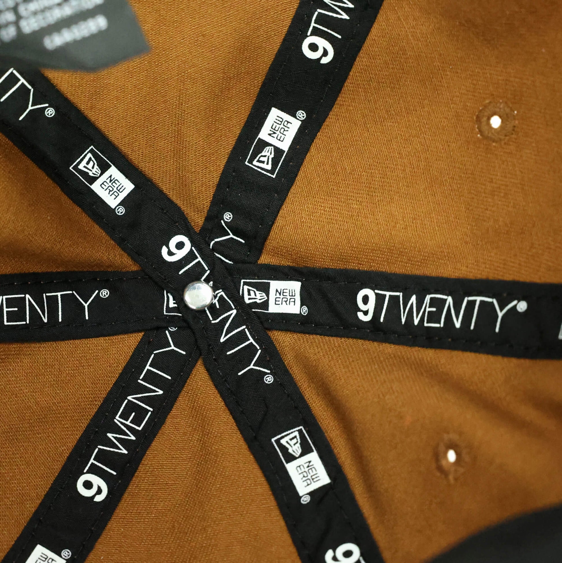 SEic × New Era 9TWENTY 水洗聯名帽 ，內裡 New Era 9TWENTY 縫份包邊帶

