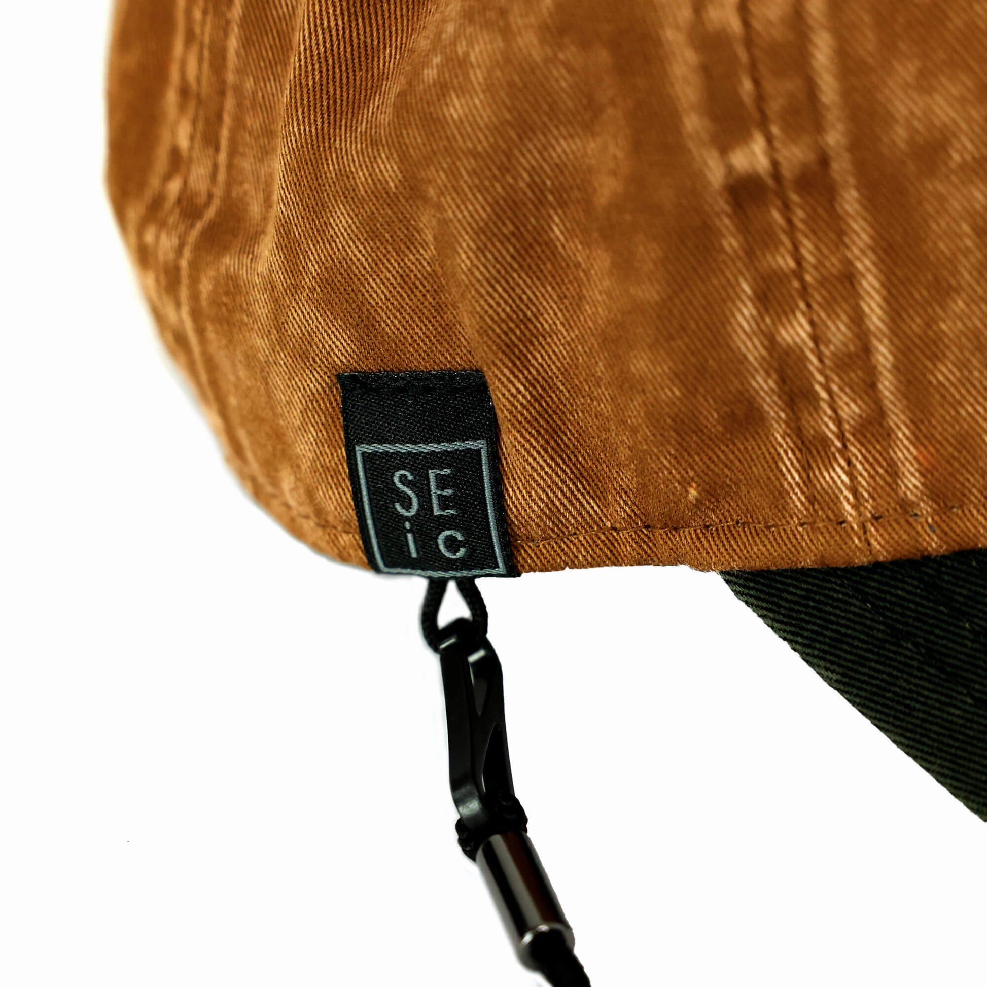 SEic × New Era 9TWENTY 水洗聯名帽  SEic logo 局部細節照