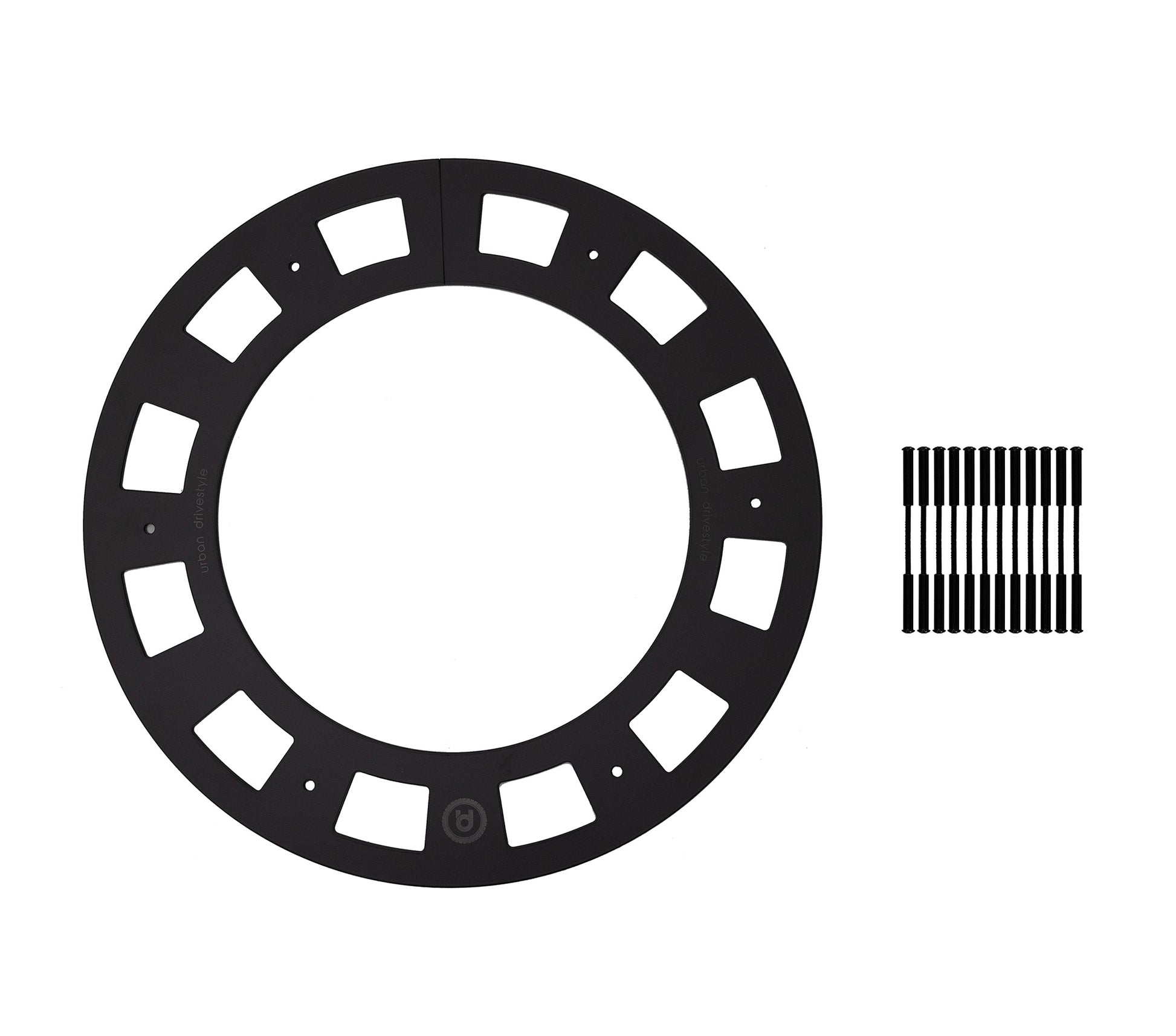 UD 輪框飾板，增加輪胎的造型，上面有 urbandrivestyle 的 logo